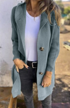 Althora Valentina Knit – beige long cardigan with buttons, styled with jeans and white tee